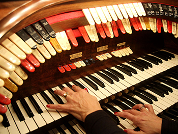 4-2-wurlitzer-organ-keys